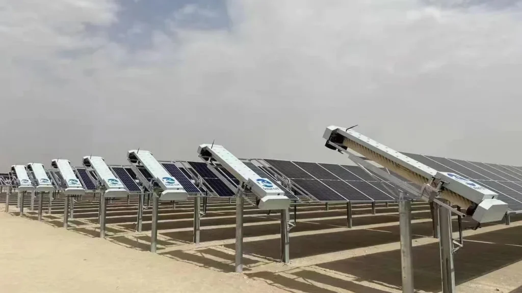 Weatherproof Gear Motor Operating Solar Panel Cleaning System